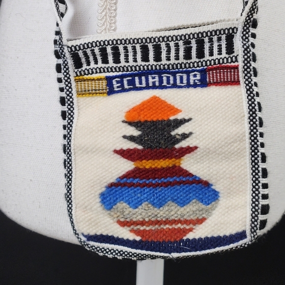 Ecauador's Tiny Wool Purse Handmade - Picture 4 of 7